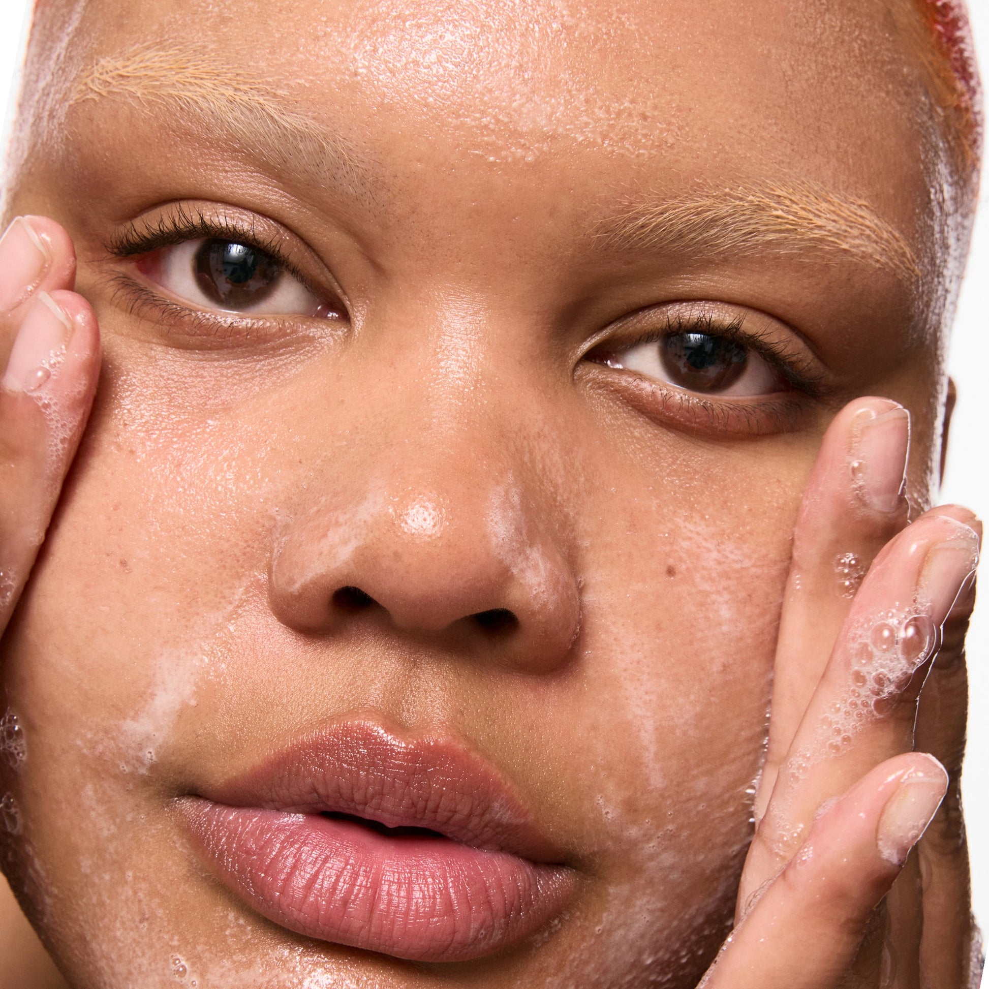 salicylic-acid-cleanser-150ml-t1 Omega50_Model_2000x2000-1_ce0a3018-d6f0-4ed9-a17d-0096b80b29f6.jpg